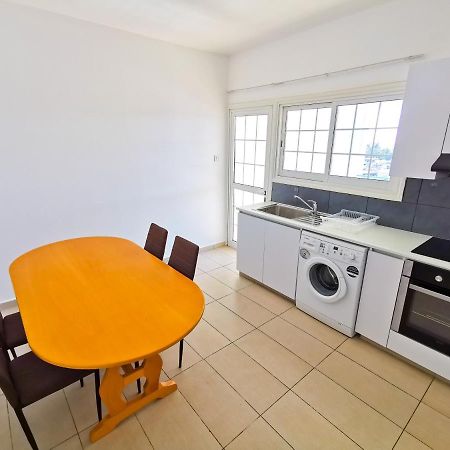 Off Course Seaview Apartment Larnaca Extérieur photo