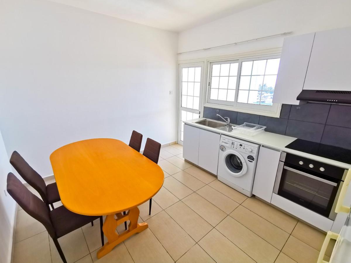 Off Course Seaview Apartment Larnaca Extérieur photo