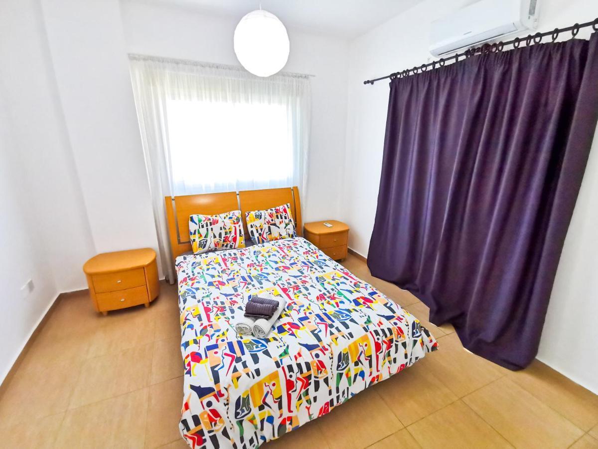 Off Course Seaview Apartment Larnaca Extérieur photo