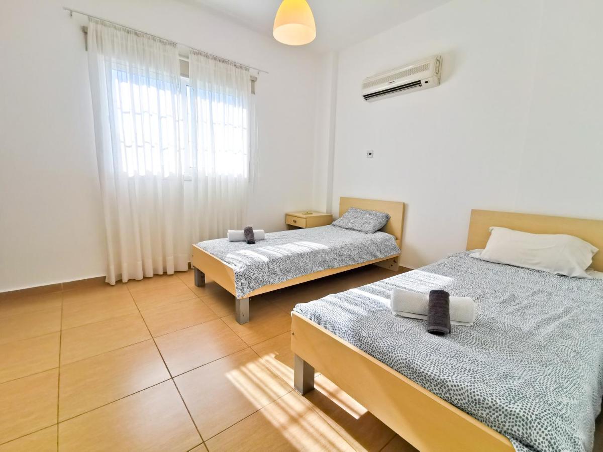 Off Course Seaview Apartment Larnaca Extérieur photo