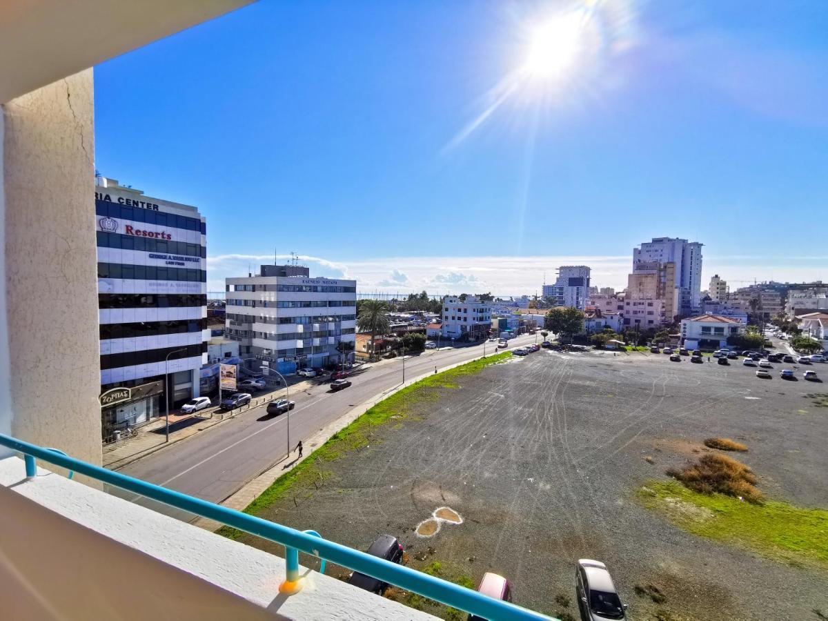 Off Course Seaview Apartment Larnaca Extérieur photo